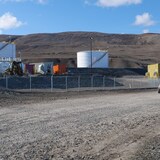 Les réservoirs de la station de Nanisivik. 