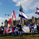 Les Canadiens d'origine nicaraguayenne saluent la position du gouvernement de Justin Trudeau sur le Nicaragua, mais demandent une action urgente contre la dérive autoritaire du régime de Daniel Ortega. Sur la photo, des Nicaraguayens auto-organisés et exilés manifestent devant le Parlement canadien à Ottawa, la capitale du pays. 