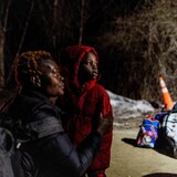 Un femme migrante et son enfant. 