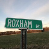 Sign ng Roxham Road.