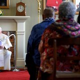 Le pape prononçant un discours devant des survivants des pensionnats pour Autochtones.