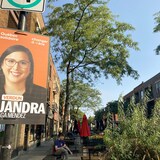 Affiche montrant Alejandra Zaga Méndez, candidate du parti Québec solidaire dans le district de Verdun. 