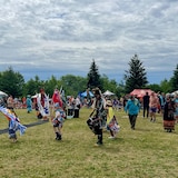 Indígenas celebran un pow-wow en Sudbury, Ontario.