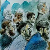 رسم قاعة المحكمة ويظهر في أسفله المتهمون الثلاثة. من اليمين: أناند ناث وسليمان رضا ونقّاش عبّاسي.  