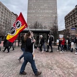 Public Service Alliance of Canada (PSAC) members picket in front of a Canada Revenue Agency office in Moncton, N.B., on April 19, 2023. (Pierre R. Fournier/Radio-Canada)