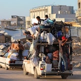 巴勒斯坦人从南部城市拉法（Rafah）撤离。
