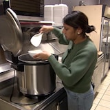 Ravinder Kaur, propriétaire du restaurant Indian kitchen,  à Lloydminster, en Saskatchewan.