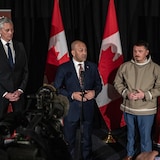 Le premier ministre des Territoires du Nord-Ouest, R.J. Simpson, le premier ministre du Yukon, Ranj Pillai et le premier ministre du Nunavut, P.J. Akeeagok, lors de la rencontre des premiers ministres à Saskatoon, le 2 juin 2025. 