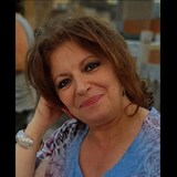 Saliha Béroual sourit.