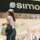 Simons, the Quebec-based department store, is expanding in Toronto. Even as rising costs, picky customers and online competition roil an unpredictable retail industry, the retailer says it's doing things differently.