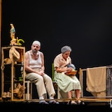 سينتيا كرم وفؤاد يمين في مسرحية ’’فتّح عين غمّض عين‘‘.