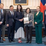 Taiwanese President Tsai Ing-wen (third from right) met with members of the Canadian
delegation, which was led by Liberal MP John McKay (second from left) and included the
Conservatives’ Shadow Minister for Foreign Affairs, Michael Chong (third from left).
PHOTO: TWITTER/IINGWEN