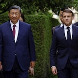 中国国家主席习近平今日在巴黎爱丽舍宫会见法国总统马克龙。