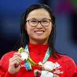 加拿大泳手麦克尼尔（Margaret MacNeil）赢得金牌。