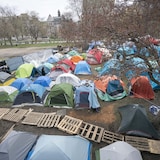 Des tentes sur le campus.