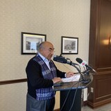 The United Nations Special Rapporteur on the Rights of Indigenous Peoples, José Francisco Calí Tzay, is Maya Kaqchikel. He spent ten days in various Indigenous communities and territories across Canada.
PHOTO: RADIO-CANADA / PALOMA MARTINEZ-MENDEZ
