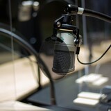 Un micro dans le studio 1 de la Nouvelle Maison de Radio-Canada.