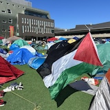 لقطة في 2 أيار (مايو) 2024 للمخيم الاحتجاجي المتواصل في حرم جامعة بريتيش كولومبيا (UBC) في فانكوفر.