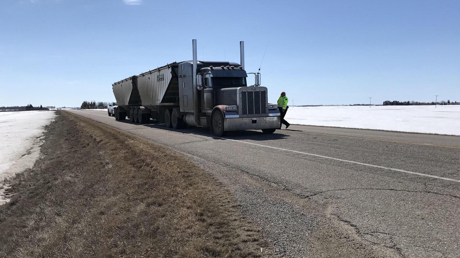 La GRC a confirmÃ© que le camion semi-remorque se trouvait au milieu de l'intersection routiÃ¨re au moment de l'accident.