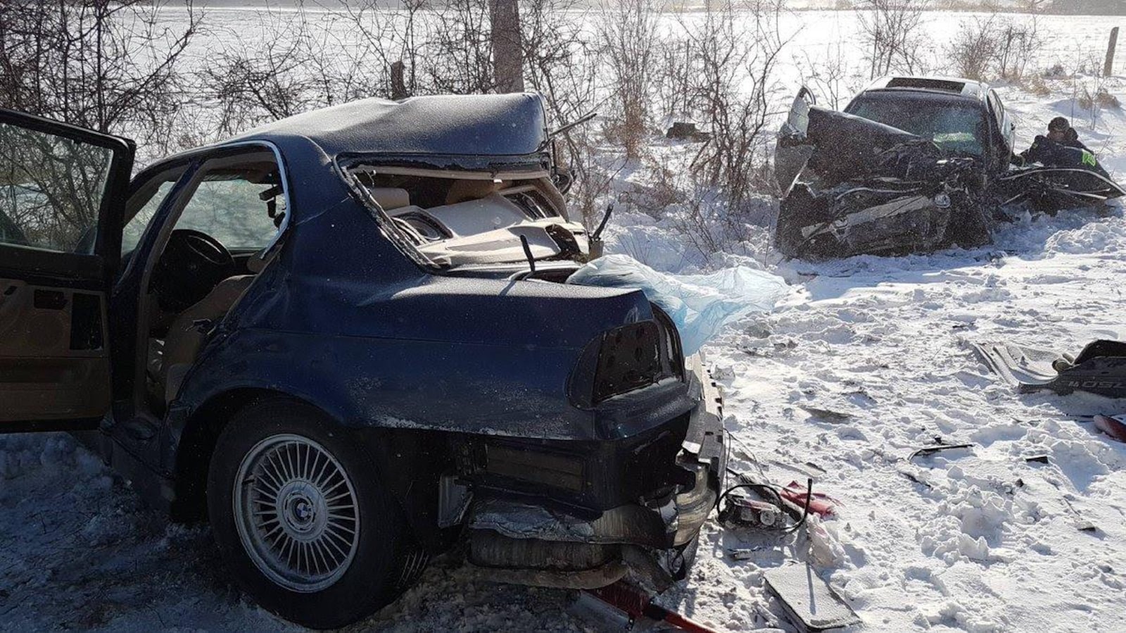 Deux automobiles accidentées dans la neige