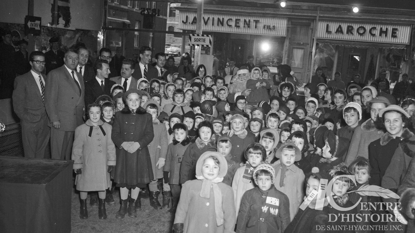 Les orphelins de l'Hôtel-Dieu de Saint-Hyacinthe lors d'une sortie en 1956