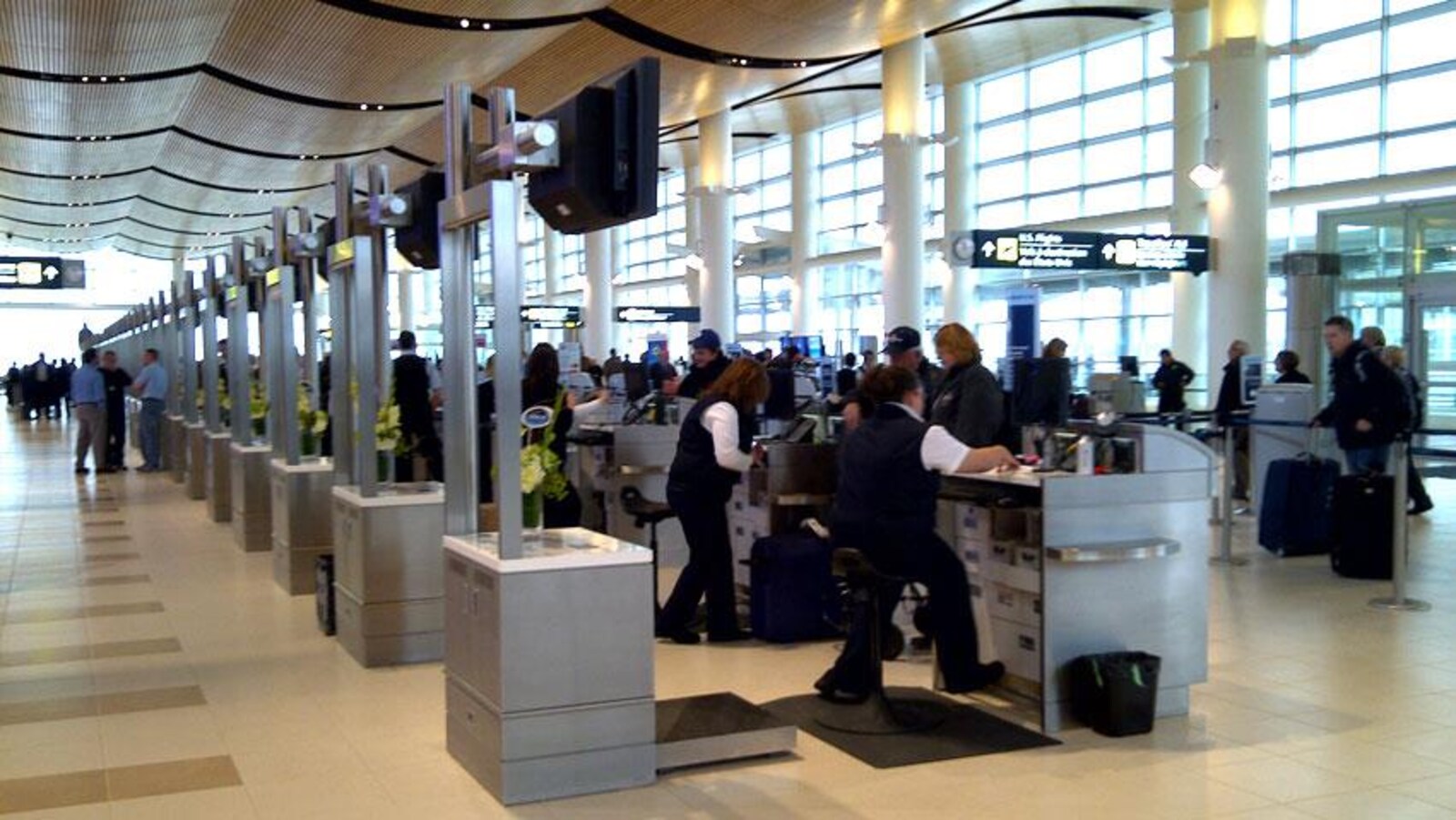 Des kiosques achalandés à l'aéroport James Armstrong Richardson de Winnipeg