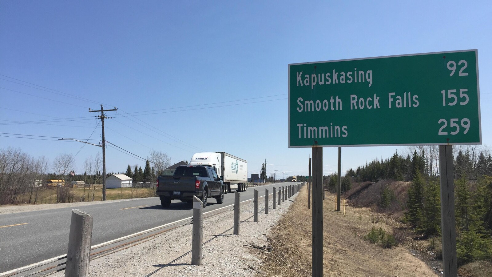 Une affiche le long de la route 11, près de Hearst.