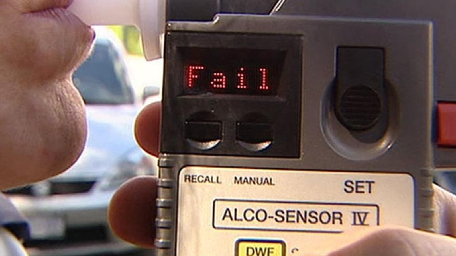 Un conducteur échoue un test d'alcoolémie.