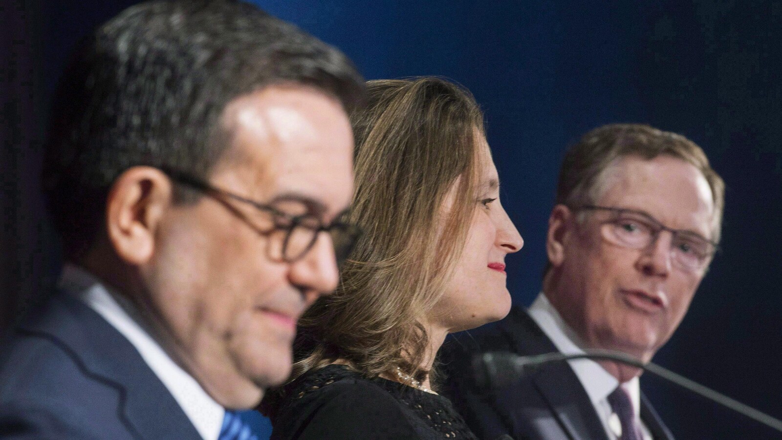 Le secrétaire mexicain de l'Économie, Ildefonso Guajardo Villarreal, la ministre des Affaires étrangères, Chrystia Freeland, et le secrétaire américain au Commerce, Robert Lighthizer lors de la sixième ronde de négociation de l'ALENA, en janvier.