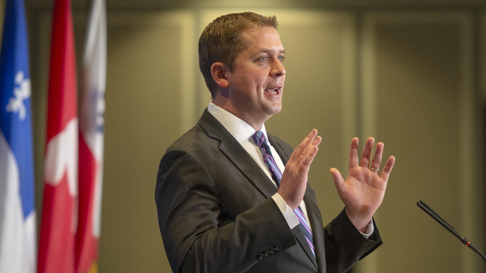 Andrew Scheer prend la parole.