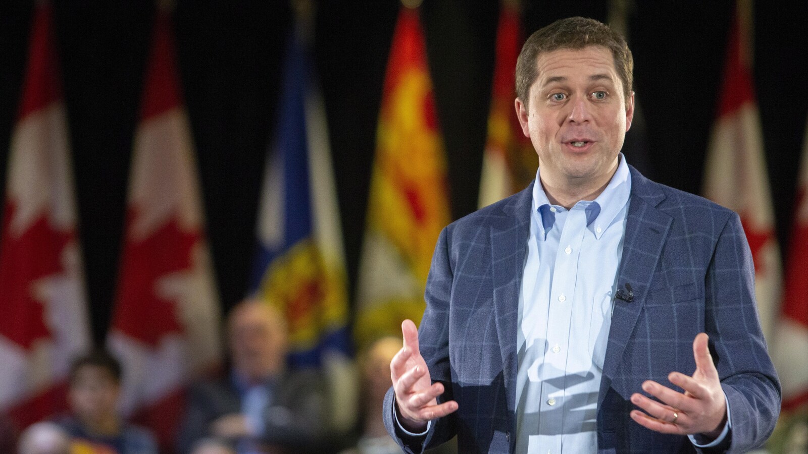 Andrew Scheer s'adresse au public