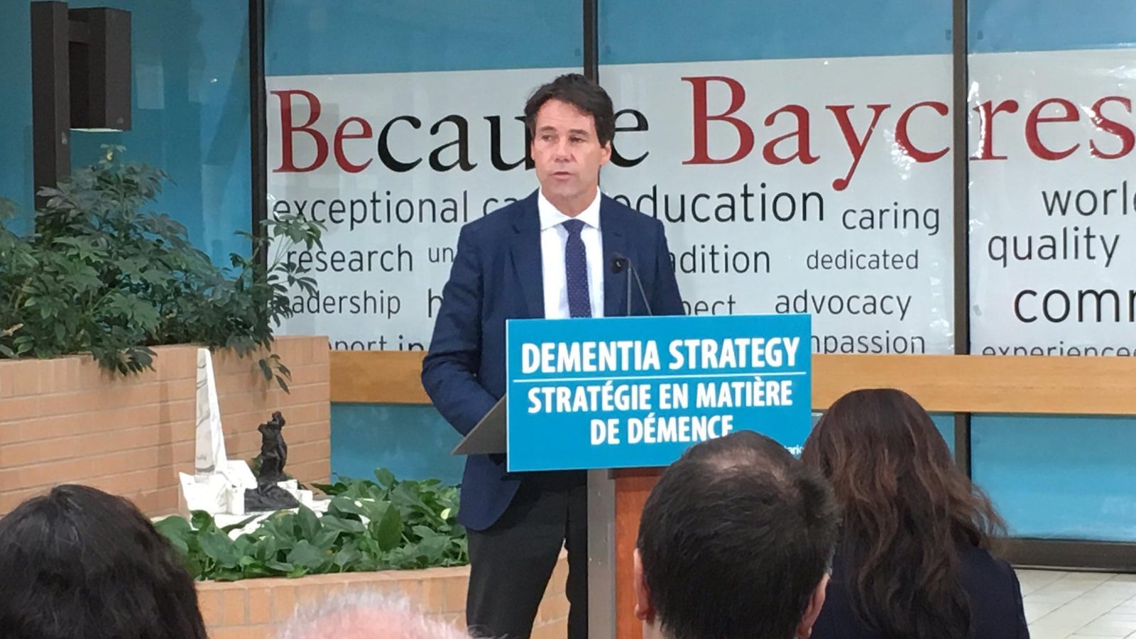 Le gouvernement investit 100 millions de dollars sur 3 ans pour développer une stratégie en matière de démence.
