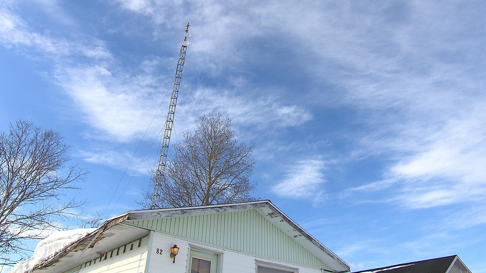 La maison de Steve Jomphe avec la tour sur le toit