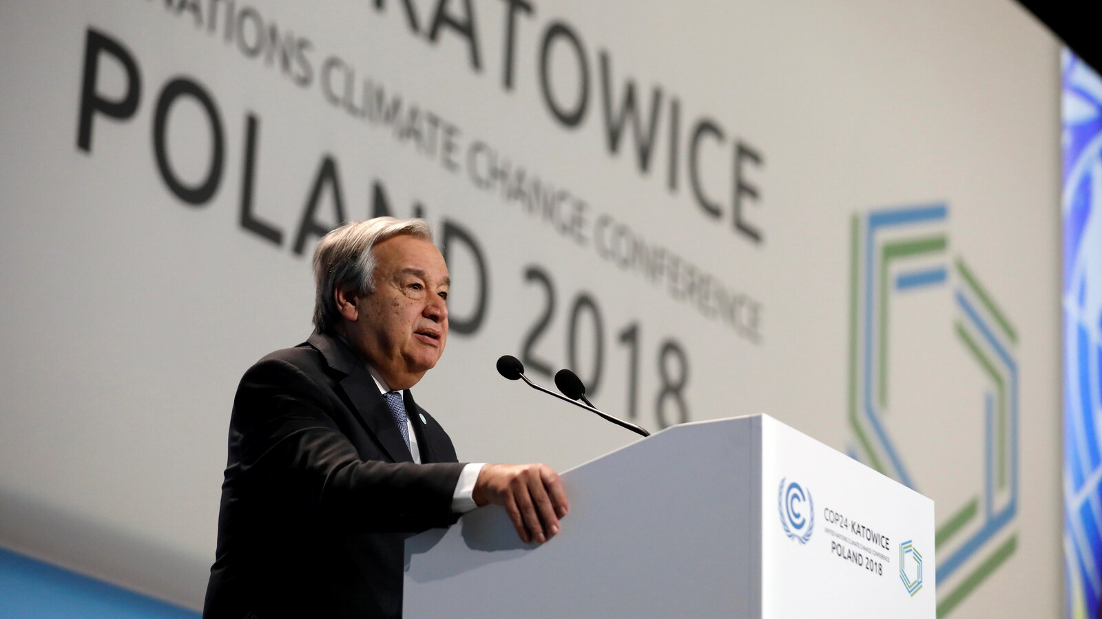 Antonio Guterres parle au micro.