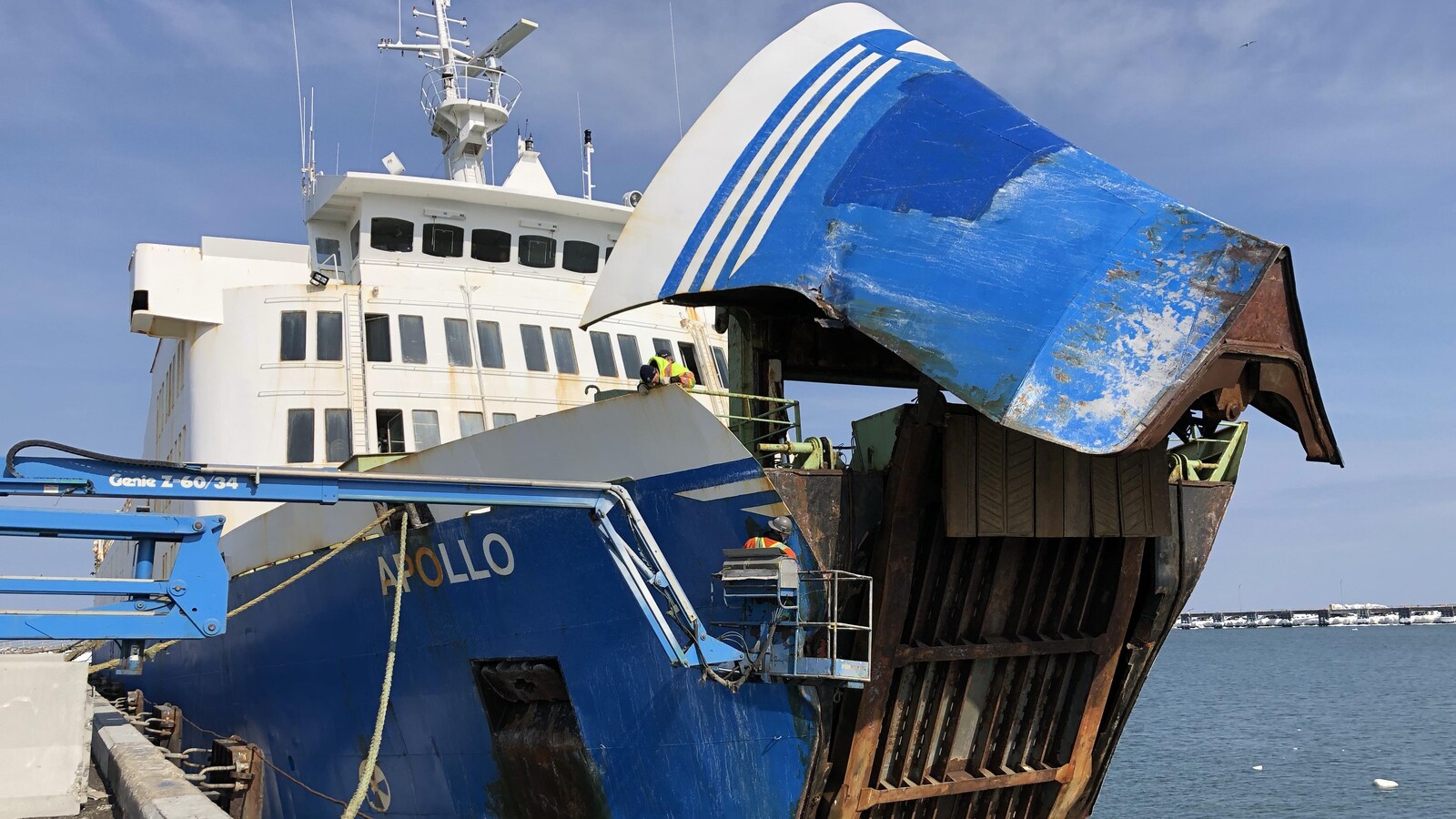 Le navire Apollo amarré au quai de Matane
