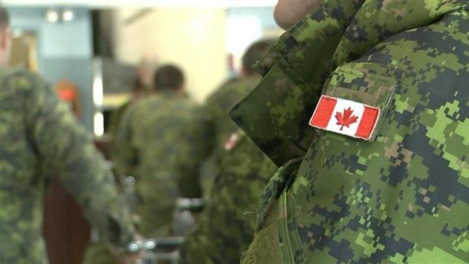 Des recrues de l'armée dans une salle de classe