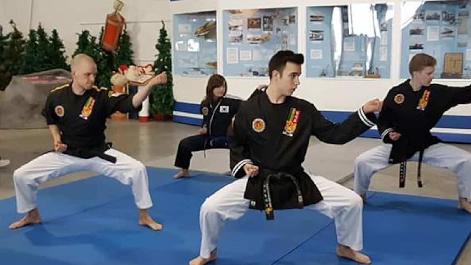 Des élèves de l’école de Peter Cornacchio de Sault-Sainte-Marie font une démonstration de Hapkido.