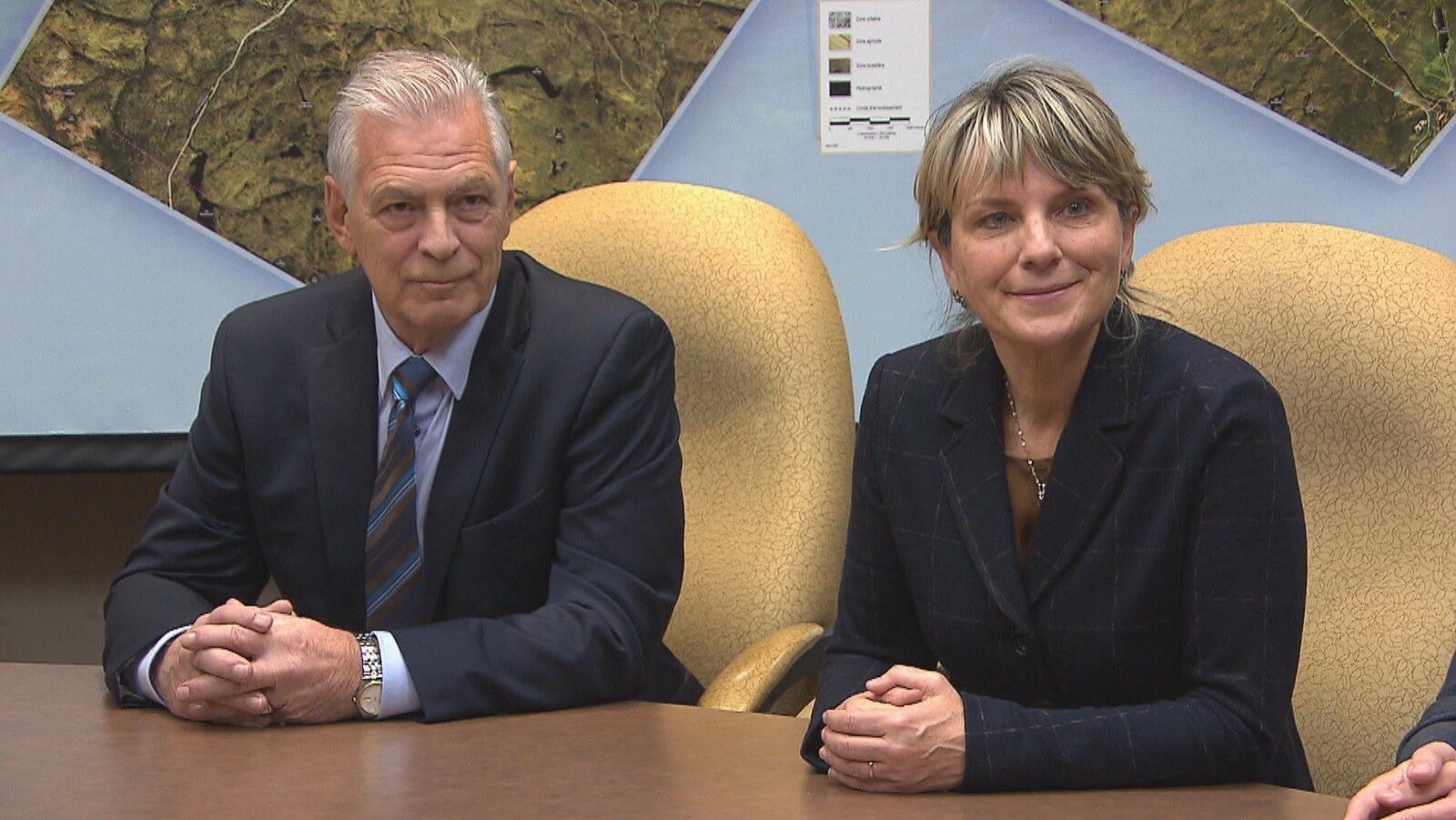 Arthur Gobeil et Josée Néron à l'hôtel de ville