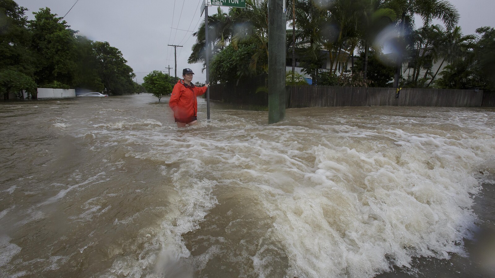 L'armée en renfort, des crocodiles en ville — Inondations en Australie L'armée en renfort, des crocodiles en ville — Inondations en Australie