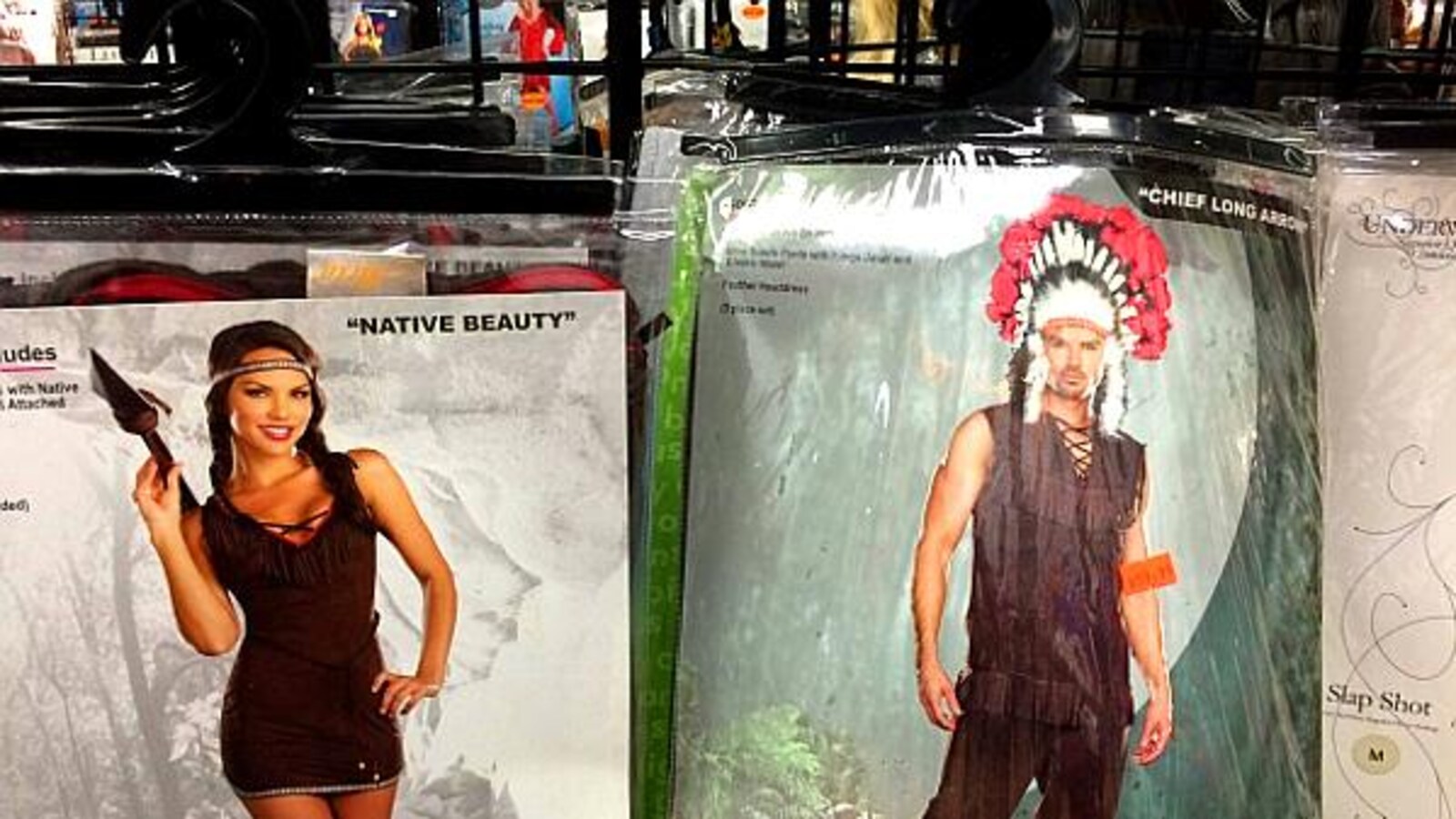 Des costumes d'Halloween illustrant l'appropriation culturelle, fort différente de l’échange culturel.