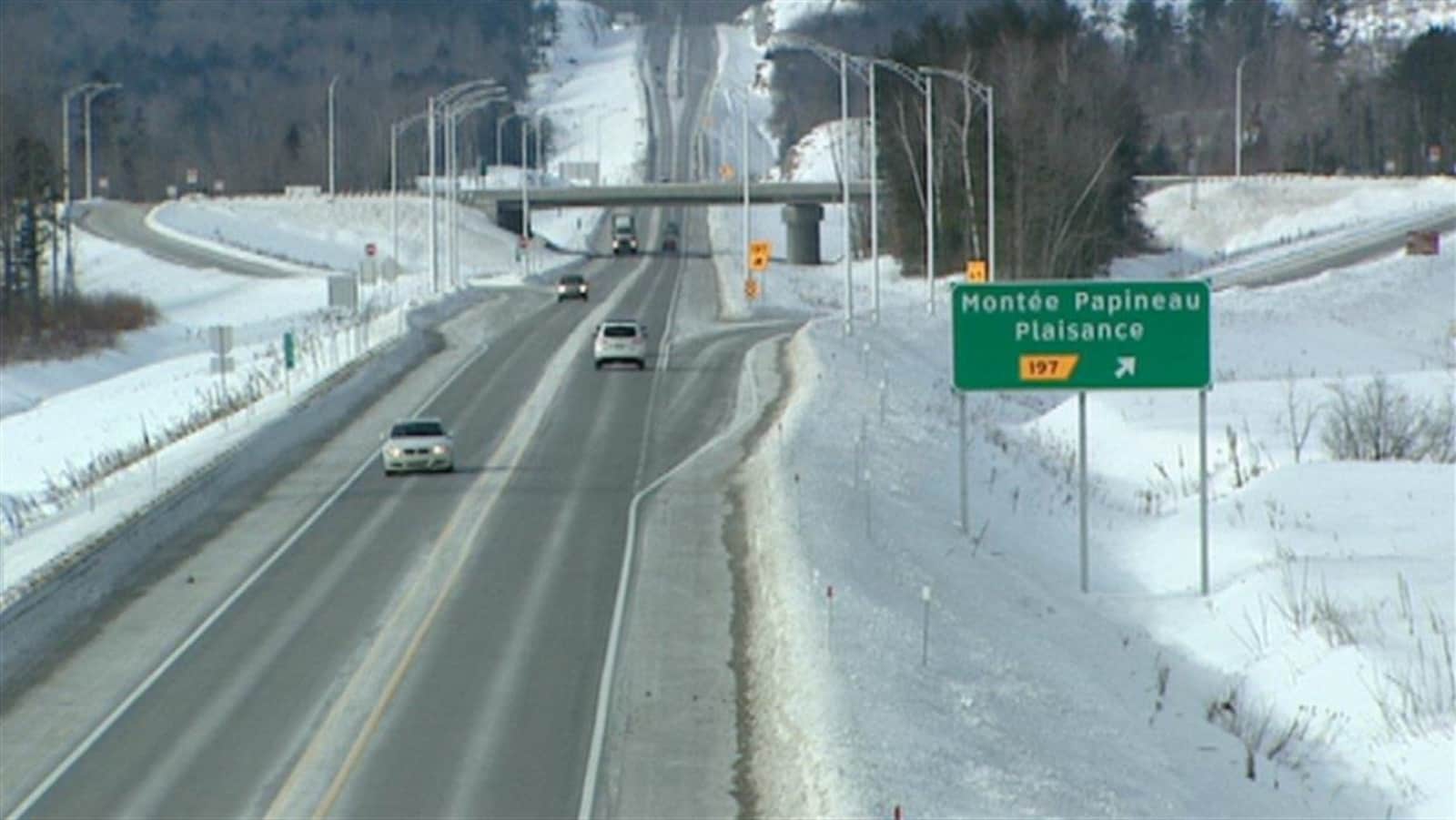 L'autoroute 50 a été construite en fonction d'un élargissement éventuel.