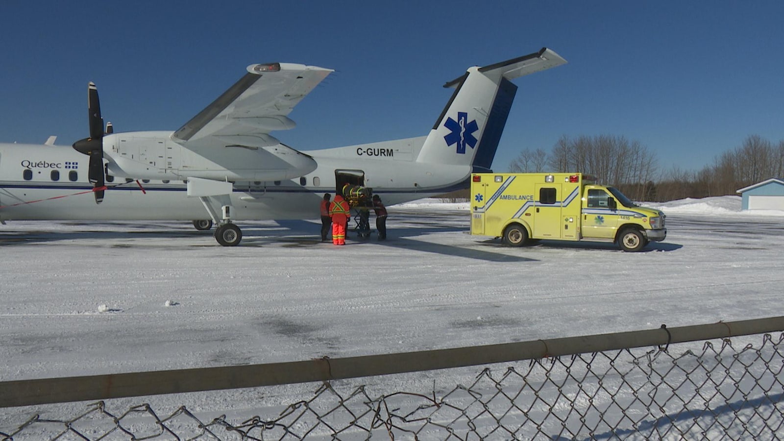L'avion-ambulance de retour à l'aéroport de Matane après une longue absence.