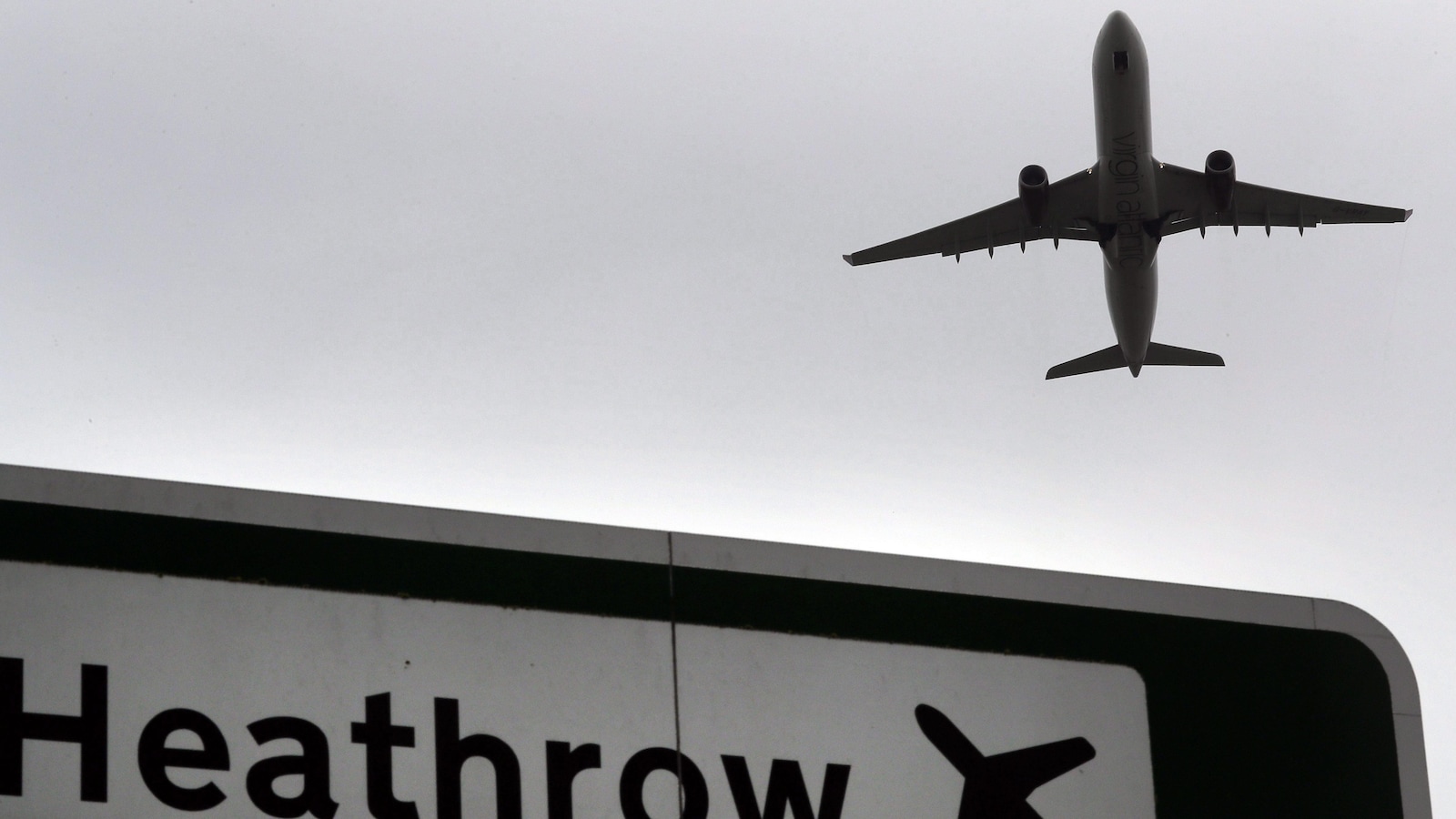 Les vols au départ de Heathrow suspendus à cause d'un drone — Londres Les vols au départ de Heathrow suspendus à cause d'un drone — Londres