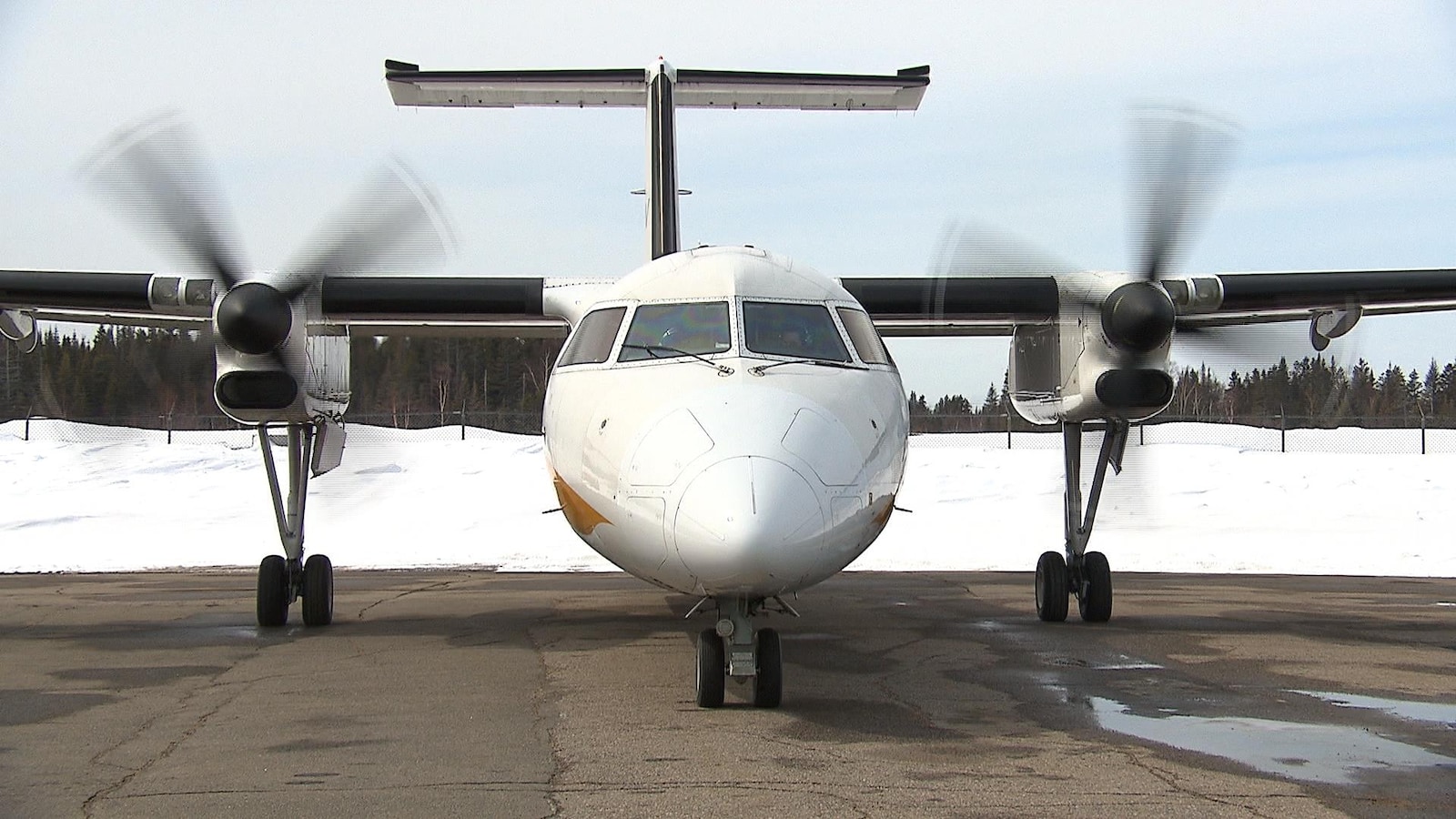 Un avion s'apprête à décoller.