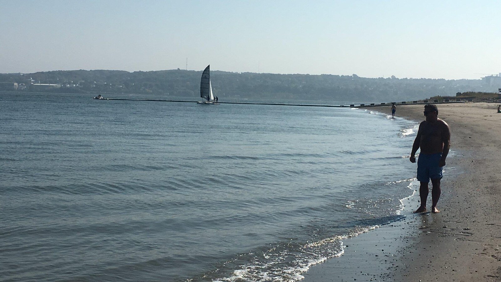Des chanceux se sont baignés à la baie de Beauport.