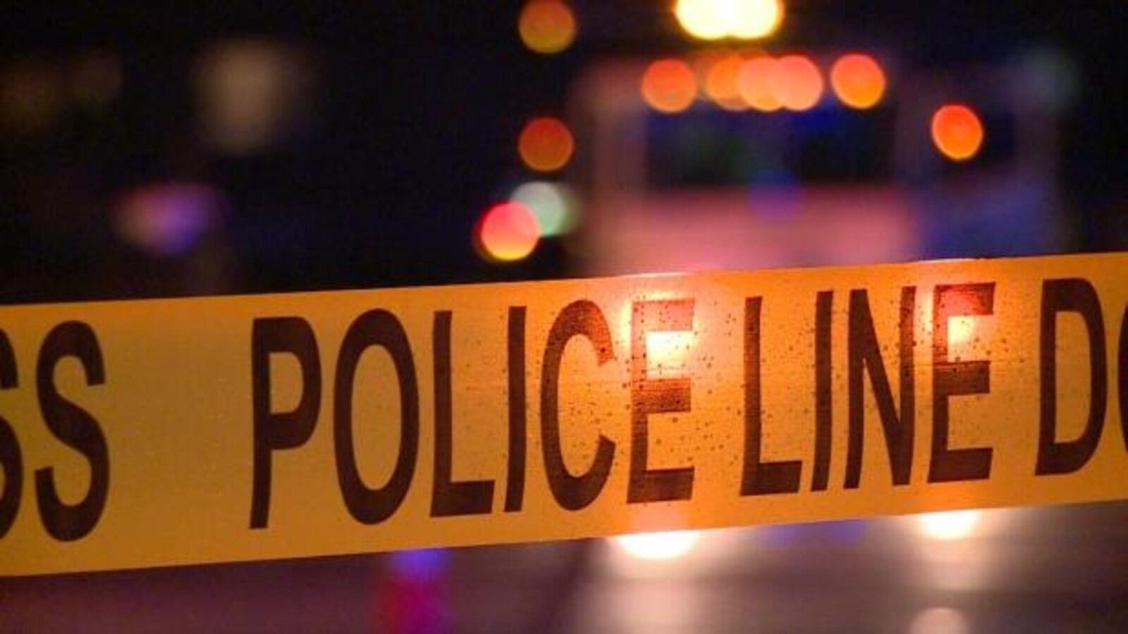 Gros plan sur un ruban de police