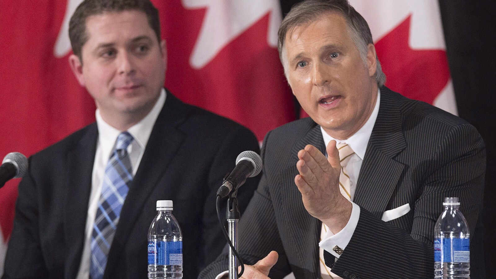 Andrew Scheer et Maxime Bernier, lors d'un débat à Halifax en février.