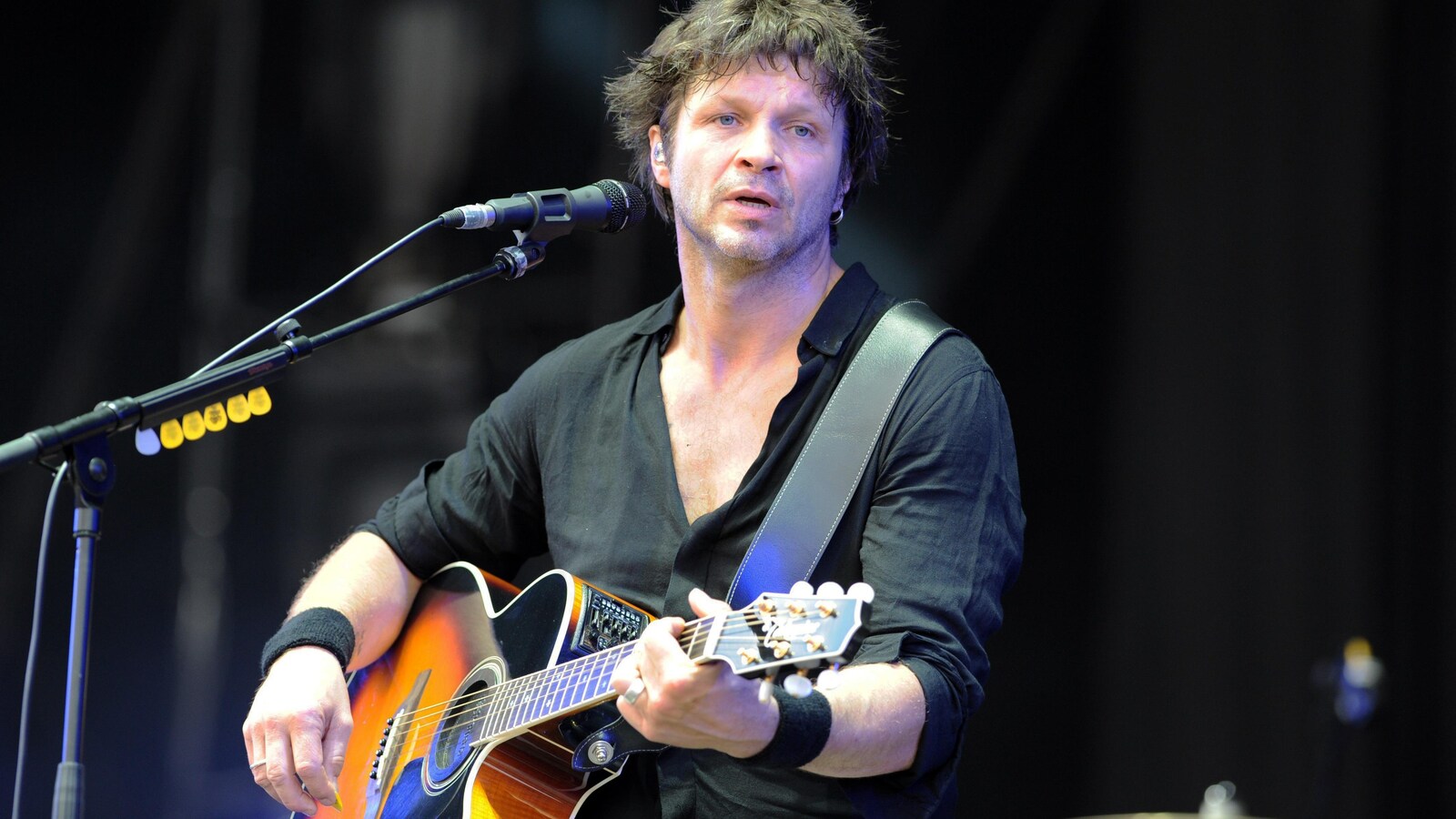 Le chanteur français Bertrand Cantat avec son groupe Detroit, en 2014