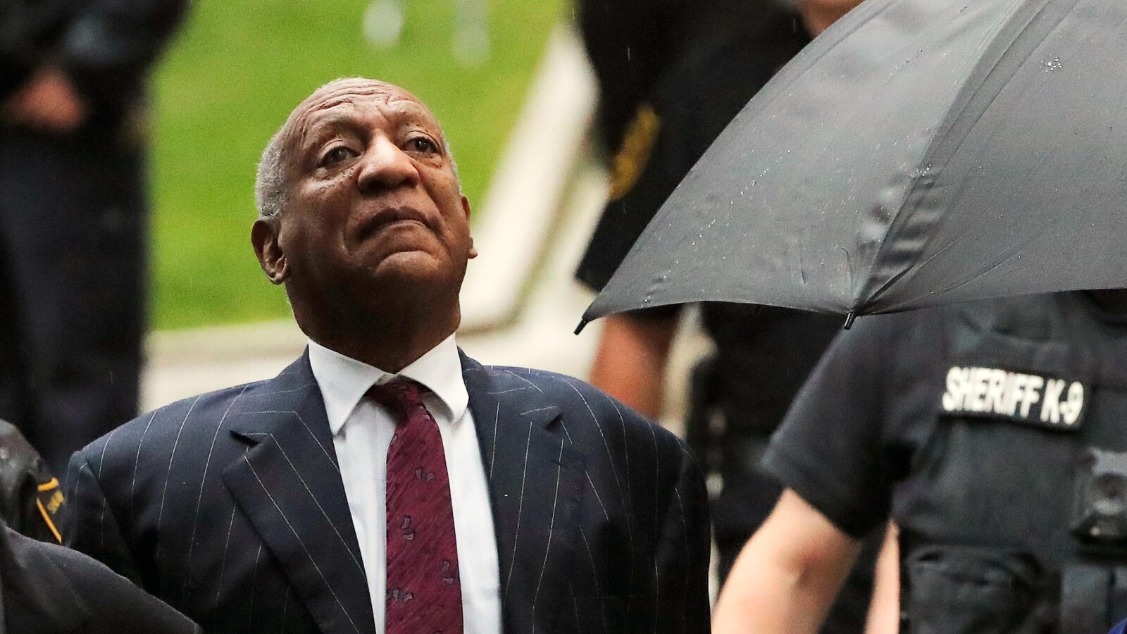 Le comédien Bill Cosby arrive au palais de justice du comté de Montgomery, à Norristown, en Pennsylvanie.
