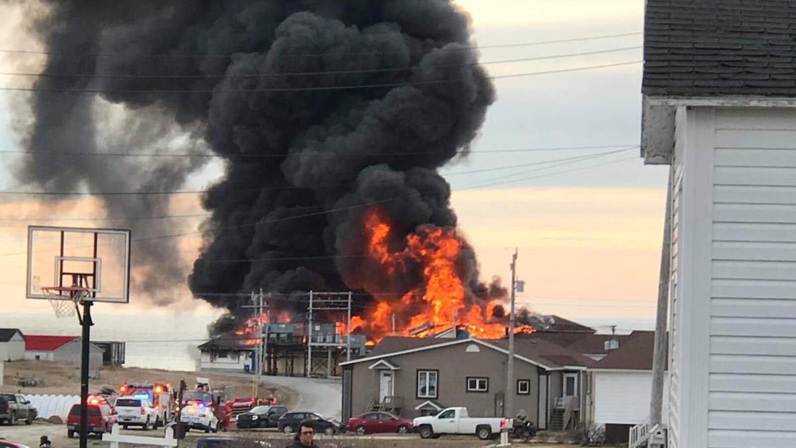 L'usine en flammes